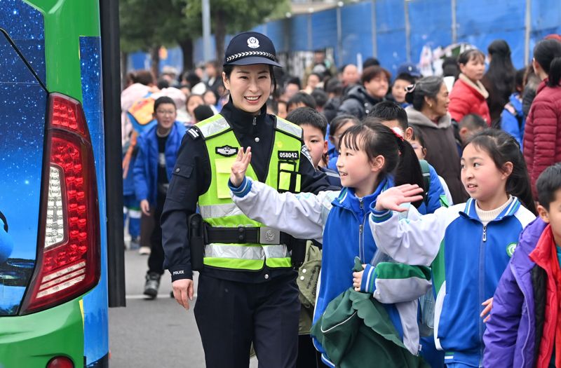 【致敬公安她力量】屈莉：茶马古道上的 “她力量”